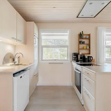 1312-aakirkeby-poserekrogen-14 펜션 Vester Somarken